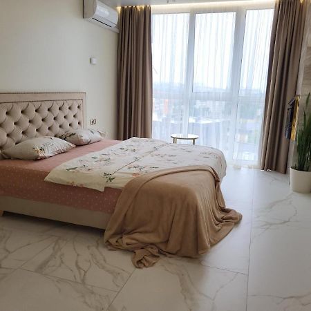 Prestige-Gold Apartman Rivne Kültér fotó